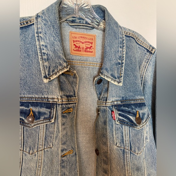 Levi’s Denim Jacket - Picture 2 of 5